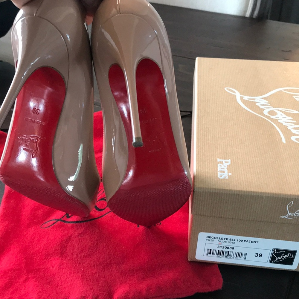 Sold—Christian Louboutin Nude Patent Leather Pump - Picture 4 of 8